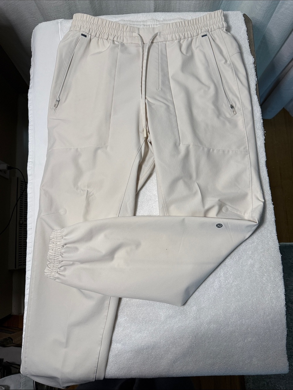 lululemon athletica Men's Jogger Pants in Light Beige